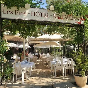 hotel-restaurant-les-pins-sillans-la-cascade.fr-provencehotel.com/
